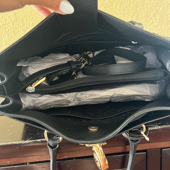 Michael Kors Purse - Picture 4 of 4